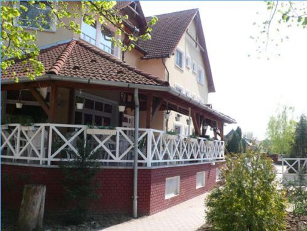 Hotel Francoise Balatonlelle Exterior photo